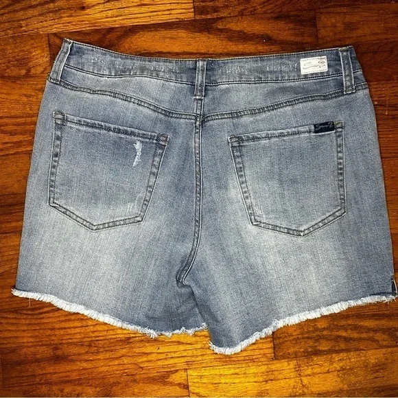 Seven7 Weekend Denim Shorts Size 12 Frayed Hem Light Wash - Picture 6 of 10